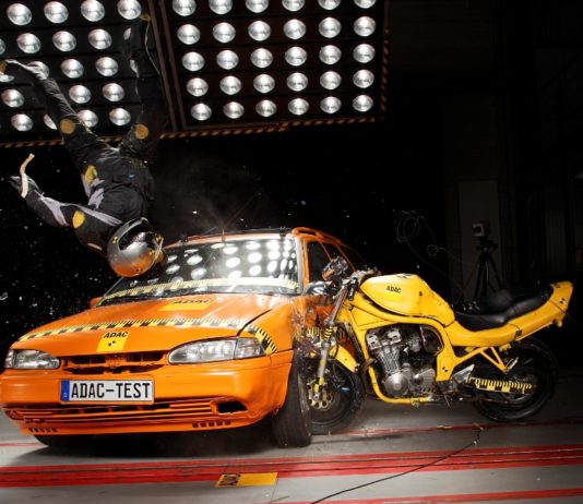 ADAC testet Airbag-Jacken für Motorradfahrer