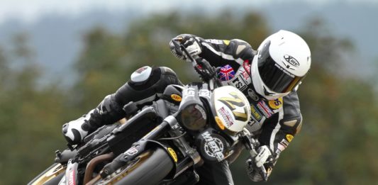 René Schmidt gewinnt den Triumph-Street-Triple-Cup