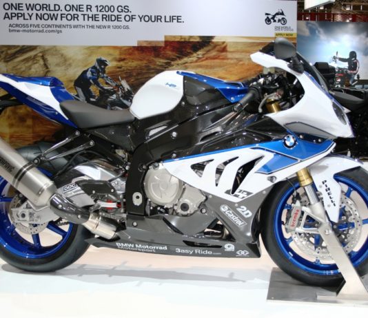 BMW HP4: Messepremiere auf der Intermot