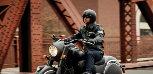 Mattschwarz und echt fett: Indian Chief Dark Horse