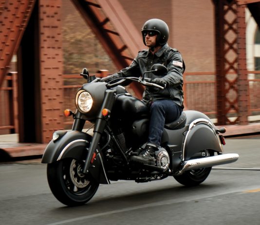 Mattschwarz und echt fett: Indian Chief Dark Horse